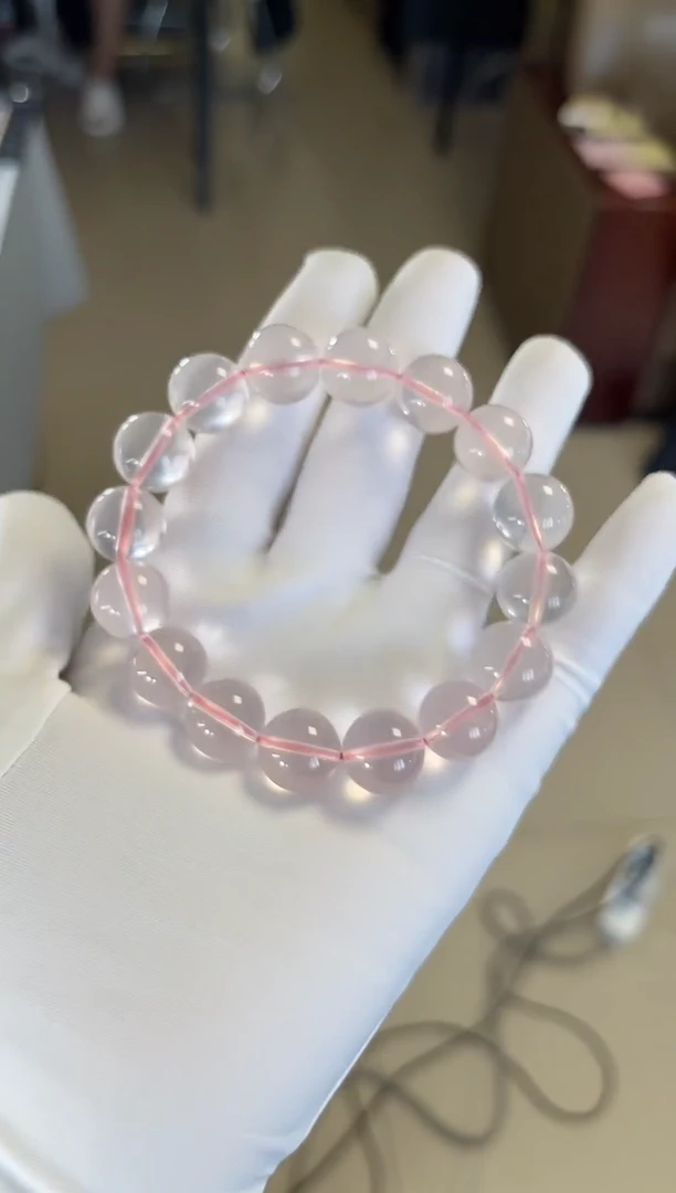 水晶手串未镶嵌x*e，冰菊粉单圈手串