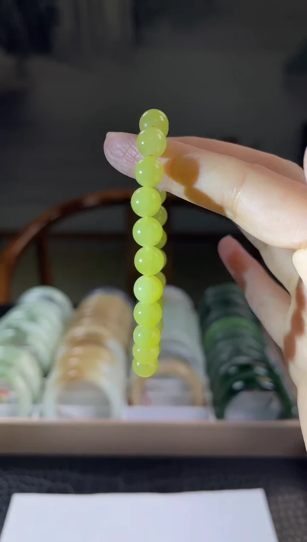 未镶嵌手镯和田玉8mm左右