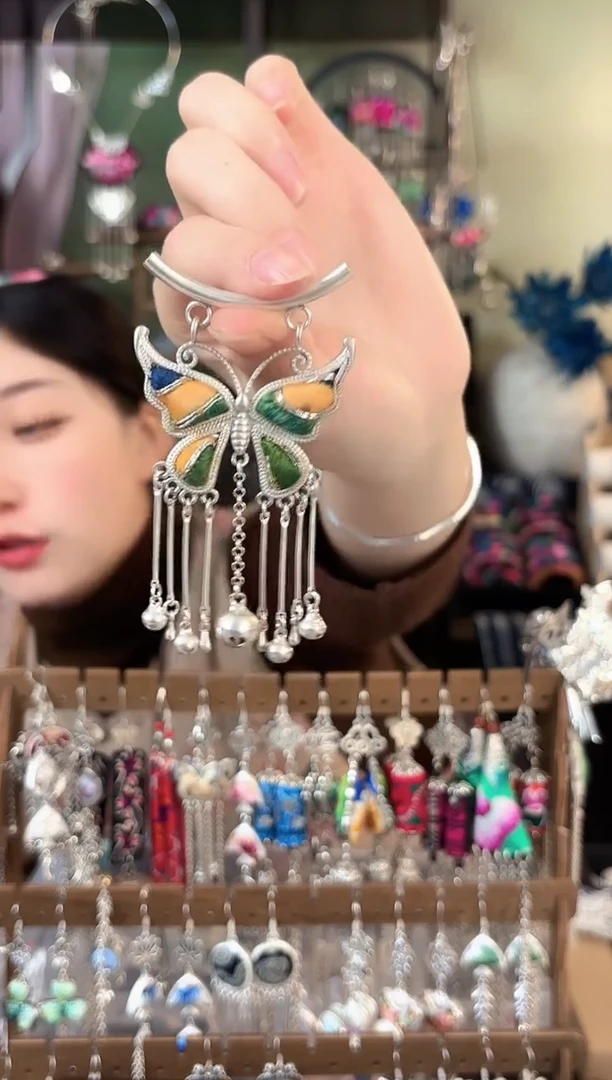 彩云南阁非遗老绣苗银饰品173