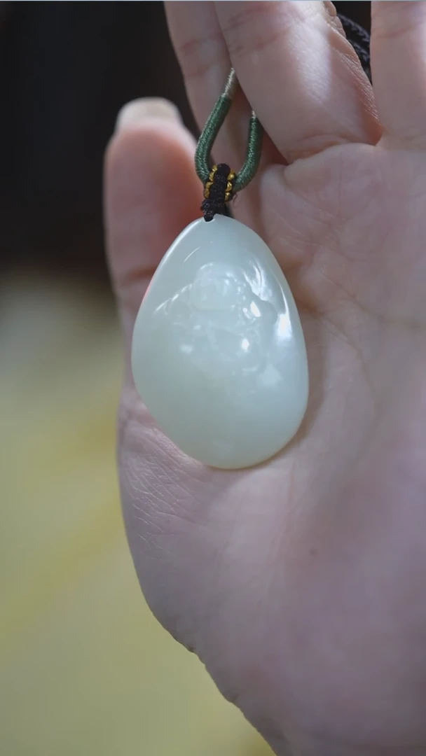 颈饰未镶嵌和田玉佛