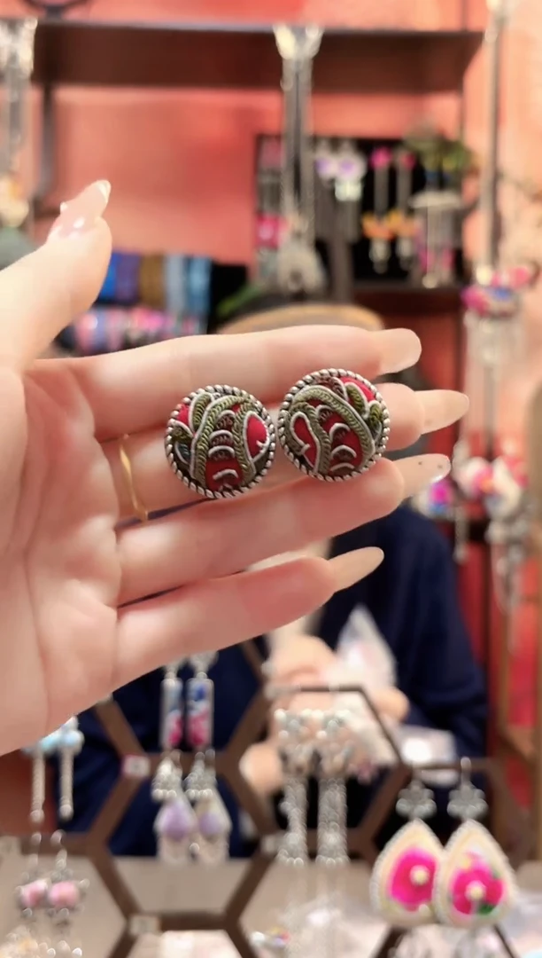 织绣云织谣民族风精美饰品  240