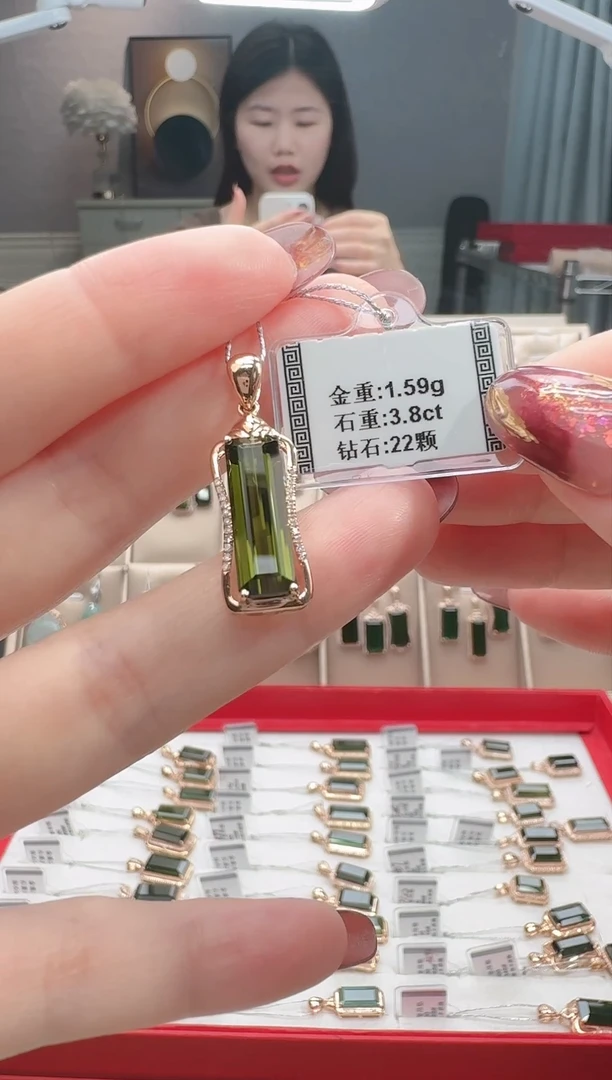 颈饰18K金镶嵌碧玺3.8