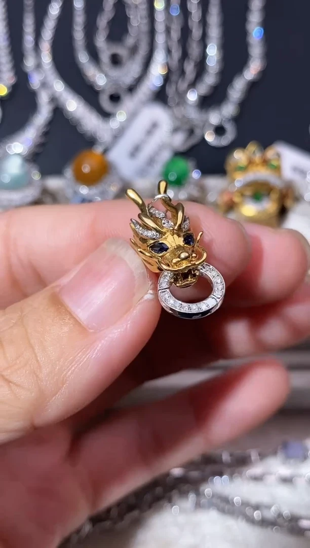 颈饰18K金镶嵌钻石绳扣