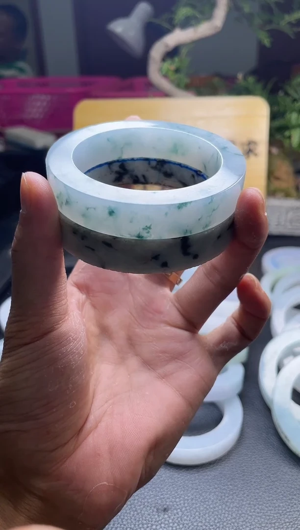 定制翡翠手镯未镶嵌被****?发一件