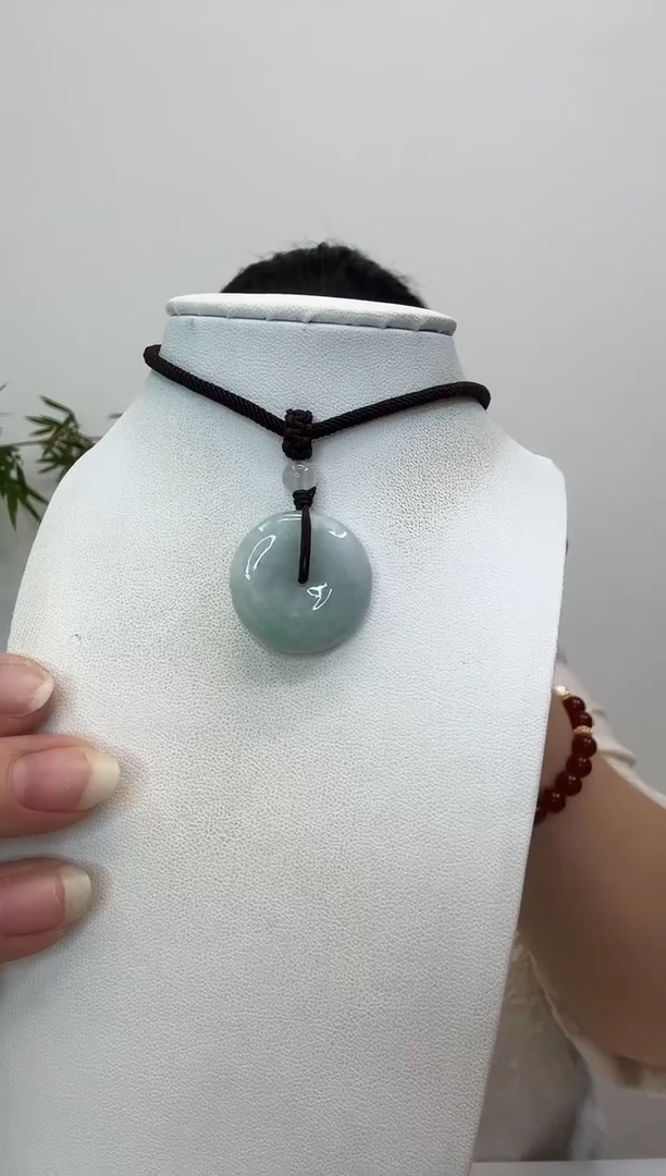 翡翠未镶嵌颈饰平安扣
