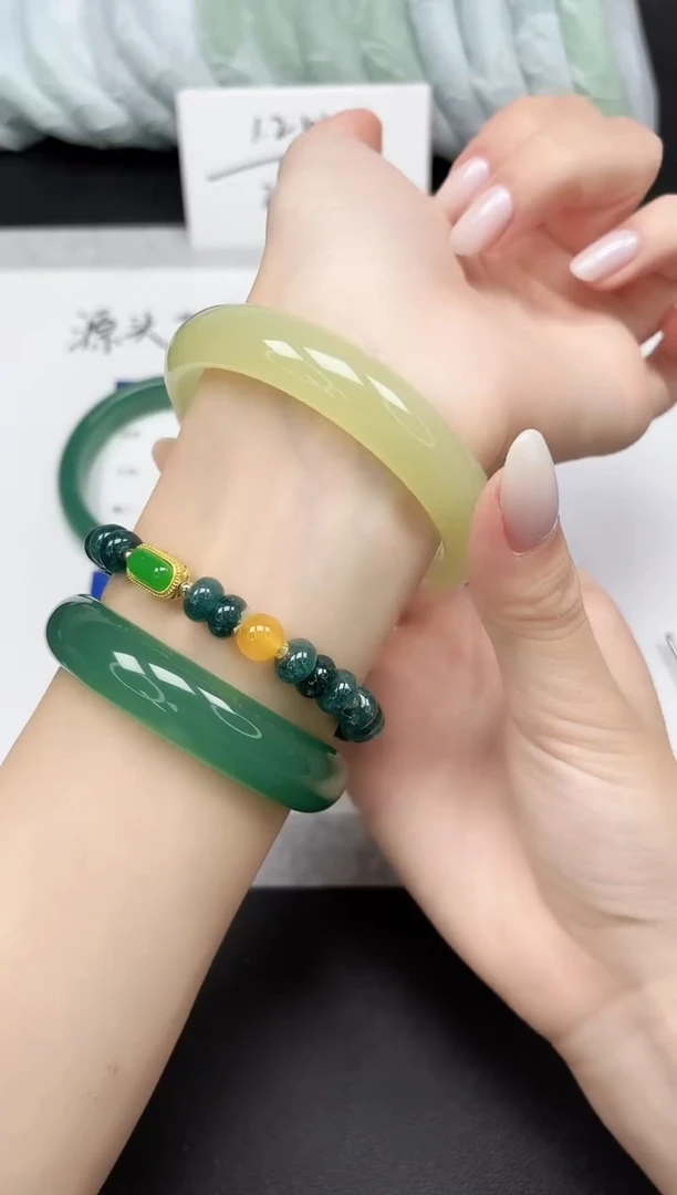 未镶嵌手镯石英质玉125-6061
