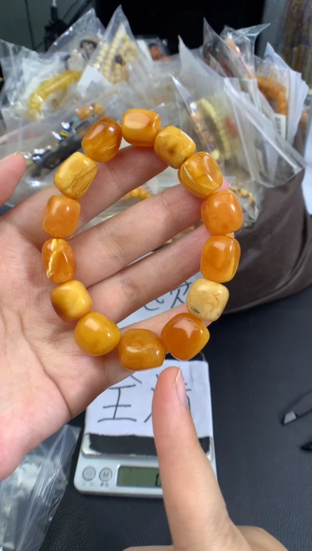 蜜蜡未镶嵌珠宝奇石47