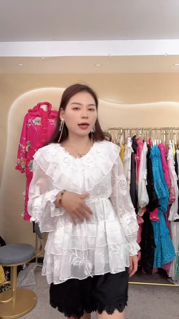 常规白色上衣白色