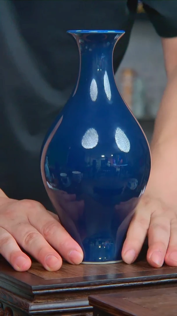 央博文化交流瓷器霁蓝橄榄瓶