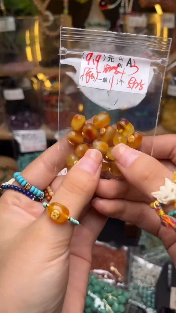 未镶嵌琥珀珠宝奇石A3