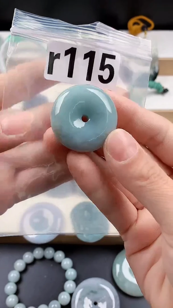 颈饰未镶嵌翡翠天然翡翠吊坠挂件