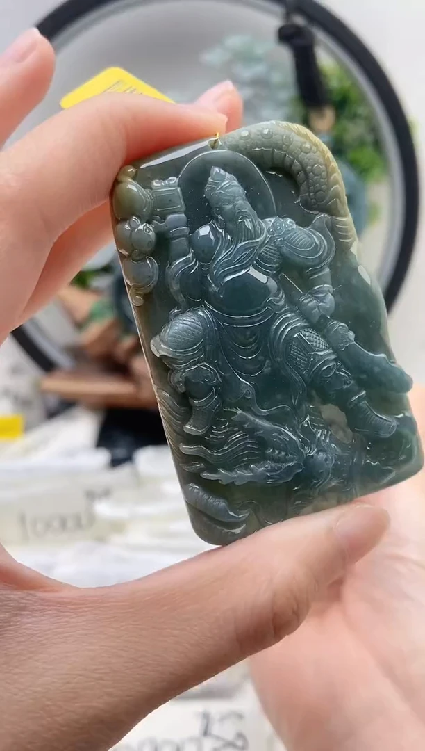 翡翠未镶嵌颈饰关公