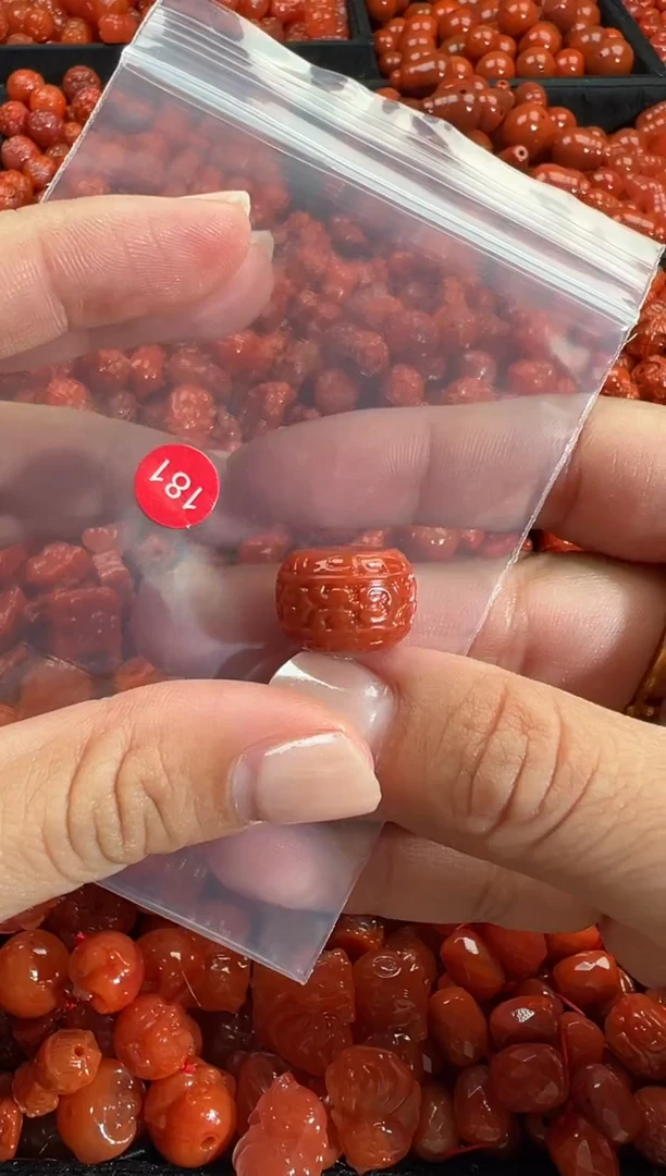 颈饰未镶嵌南红玛瑙1