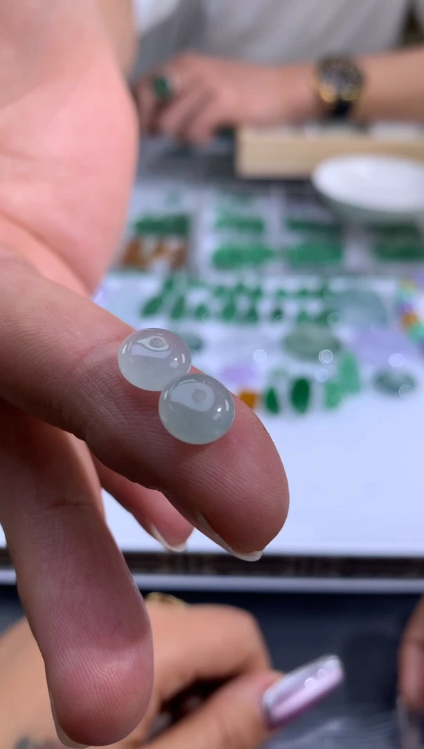 裸石翡翠小*妹翡翠