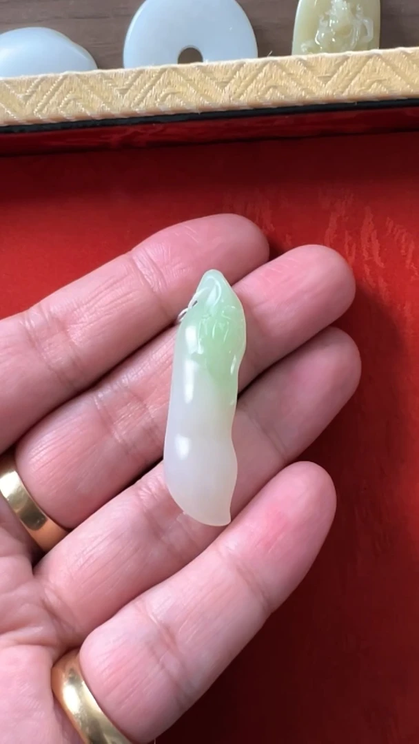 未镶嵌和田玉挂件青海翠青福豆吊坠