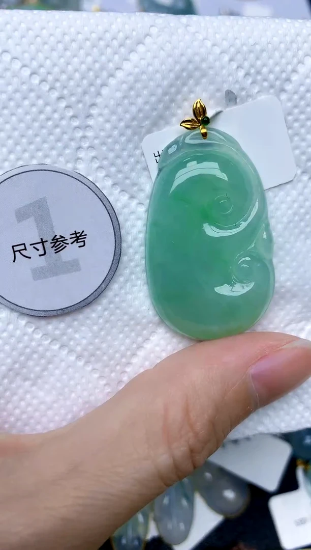 颈饰18K金镶嵌翡翠天然A货翡翠