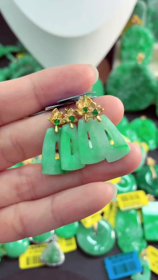 吊坠(不含链)未镶嵌翡翠多样性发货其中一件