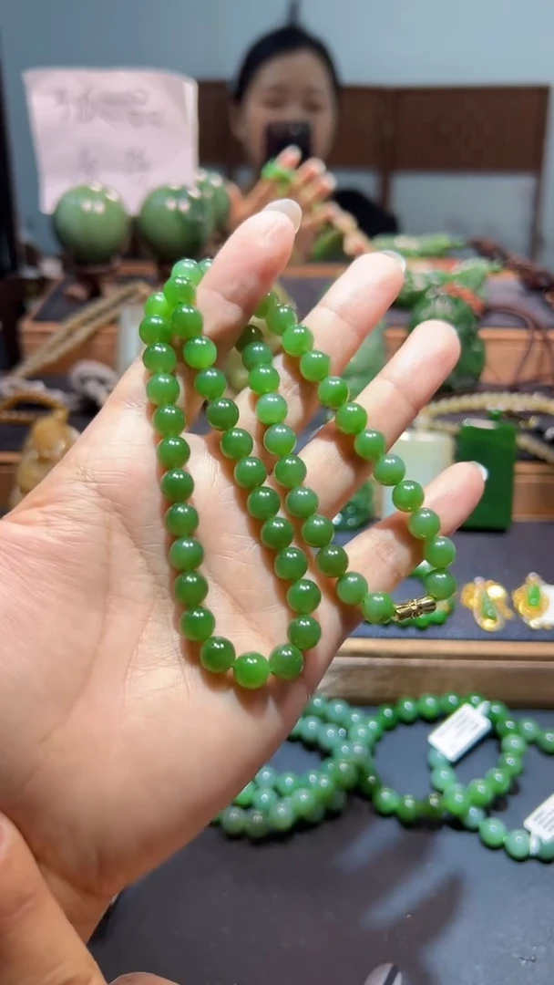 颈饰未镶嵌和田玉（碧玉）1