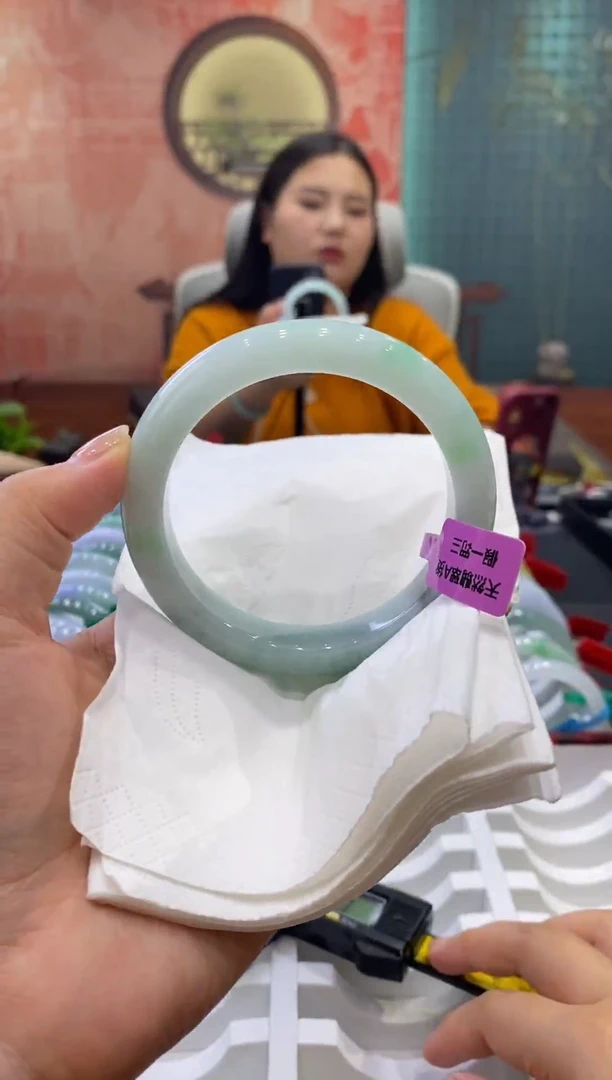 未镶嵌手镯翡翠贝*多人00020271