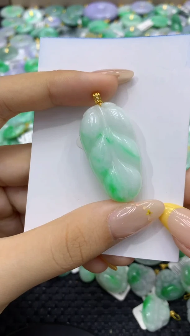 颈饰18K金镶嵌翡翠天然缅甸翡翠A货