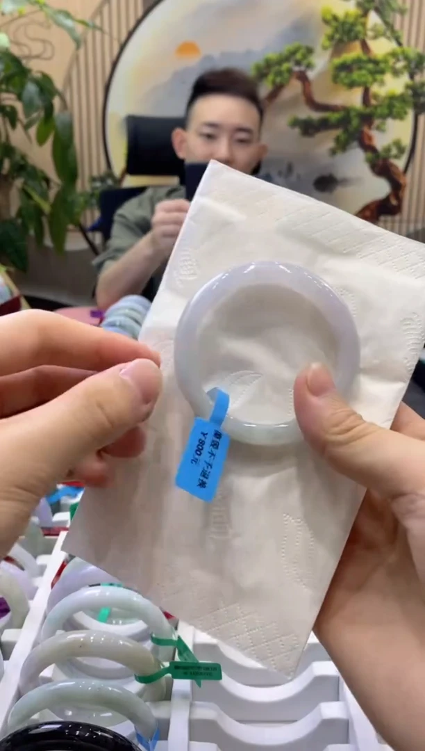 翡翠手镯未镶嵌9523