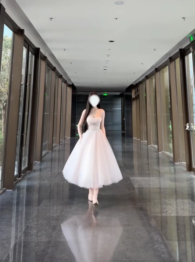 2025夏季新款白色方领吊带收腰连衣裙女高级时尚公主裙氛围感裙子