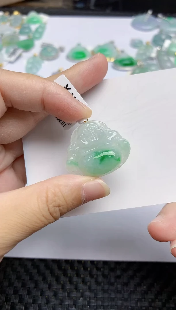 翡翠18K金镶嵌颈饰天然A货翡翠