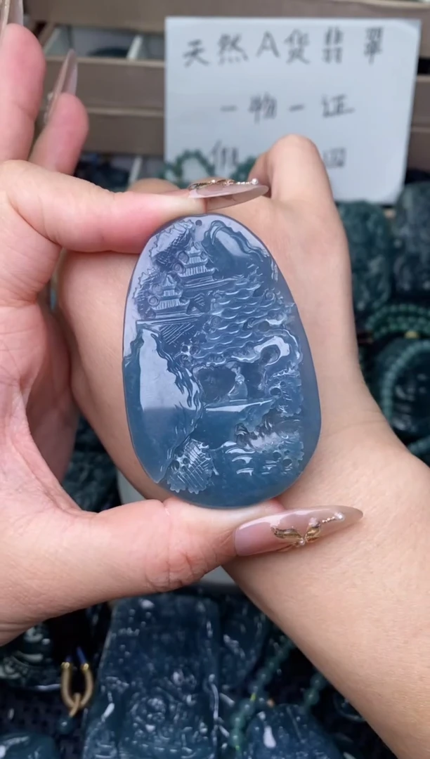 翡翠未镶嵌颈饰