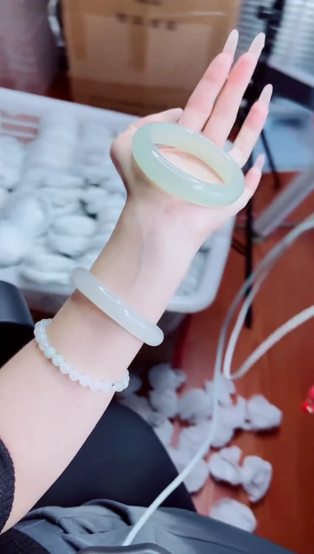 石英质玉手镯未镶嵌33/60.2