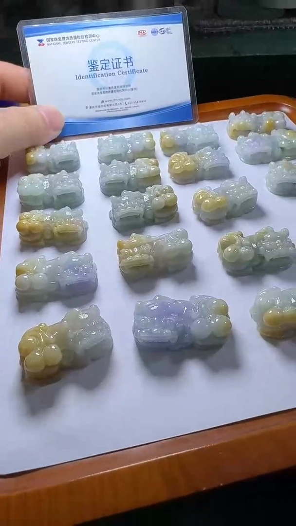 翡翠未镶嵌颈饰黄貔貅多样性发一件