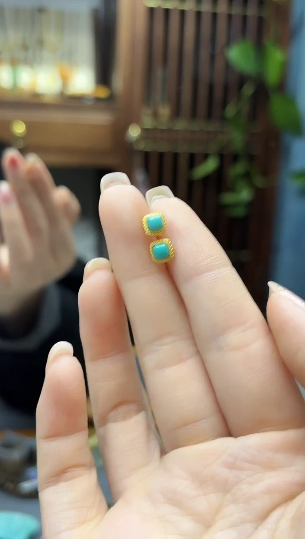 18K金镶嵌绿松石耳饰18K金松石耳钉WY