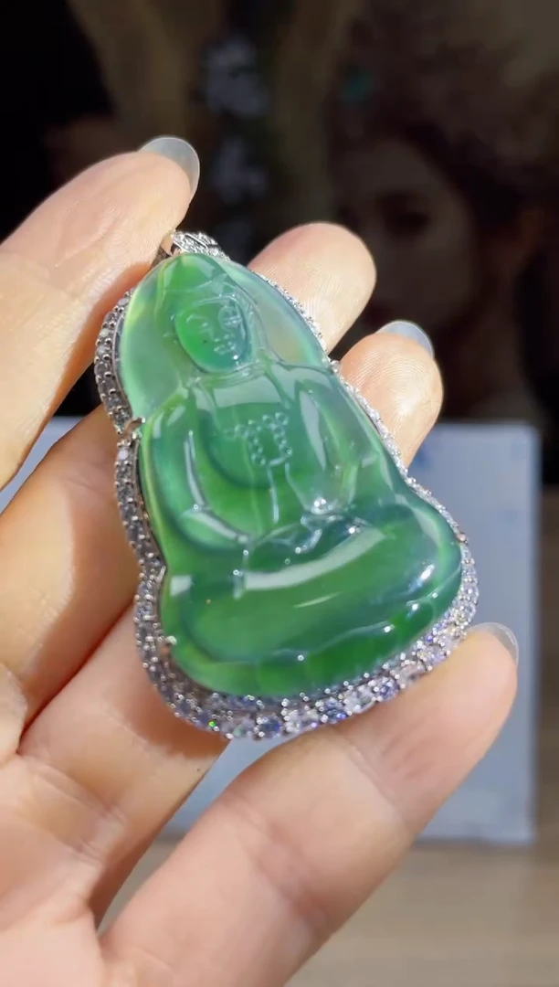 翡翠未镶嵌颈饰      *198