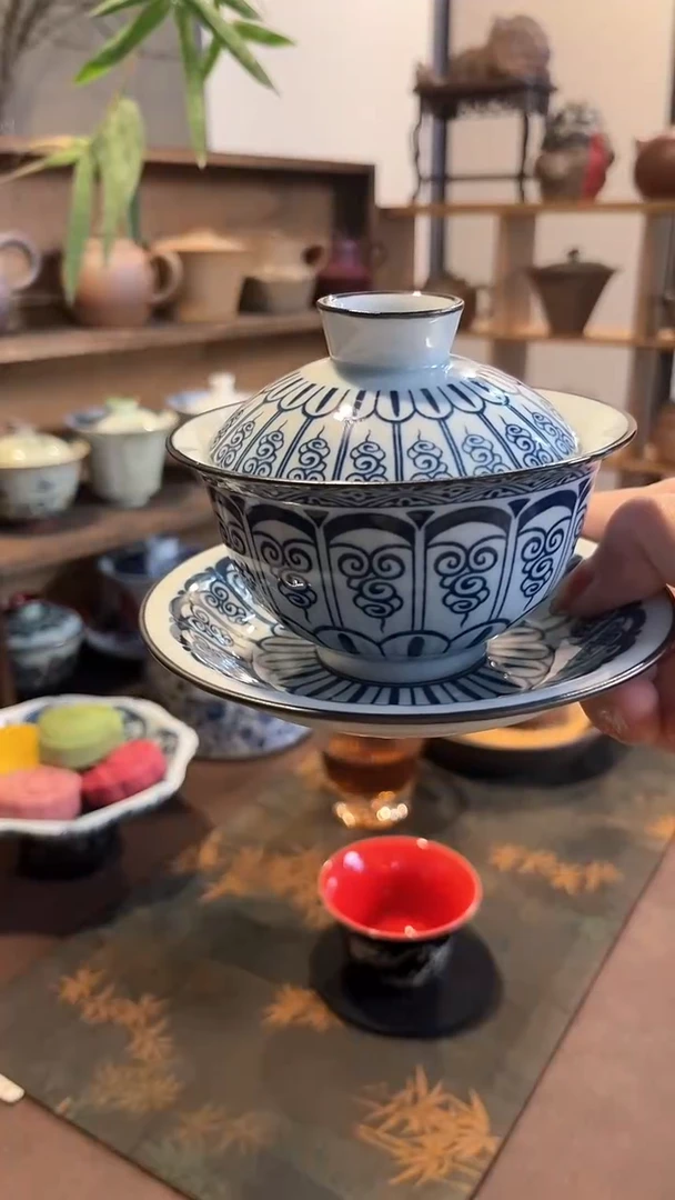 【闪购商品】其他青花卷草纹三才盖碗