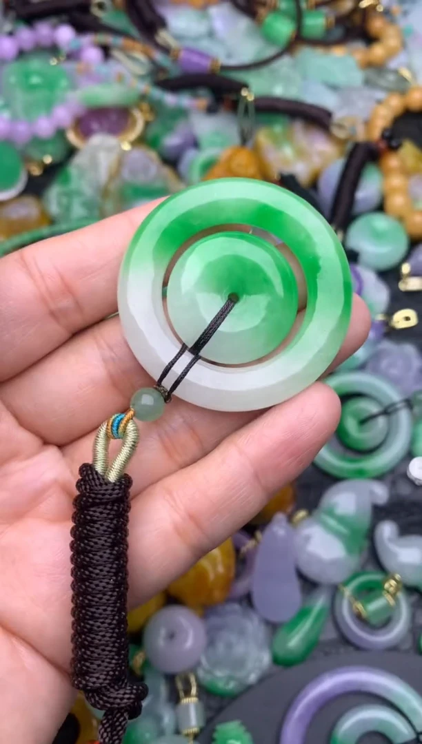 颈饰未镶嵌翡翠缅甸翡翠吊坠