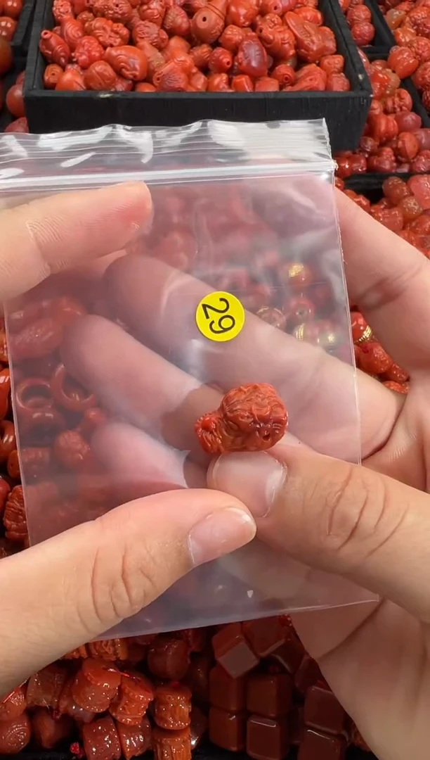 南红玛瑙未镶嵌颈饰1