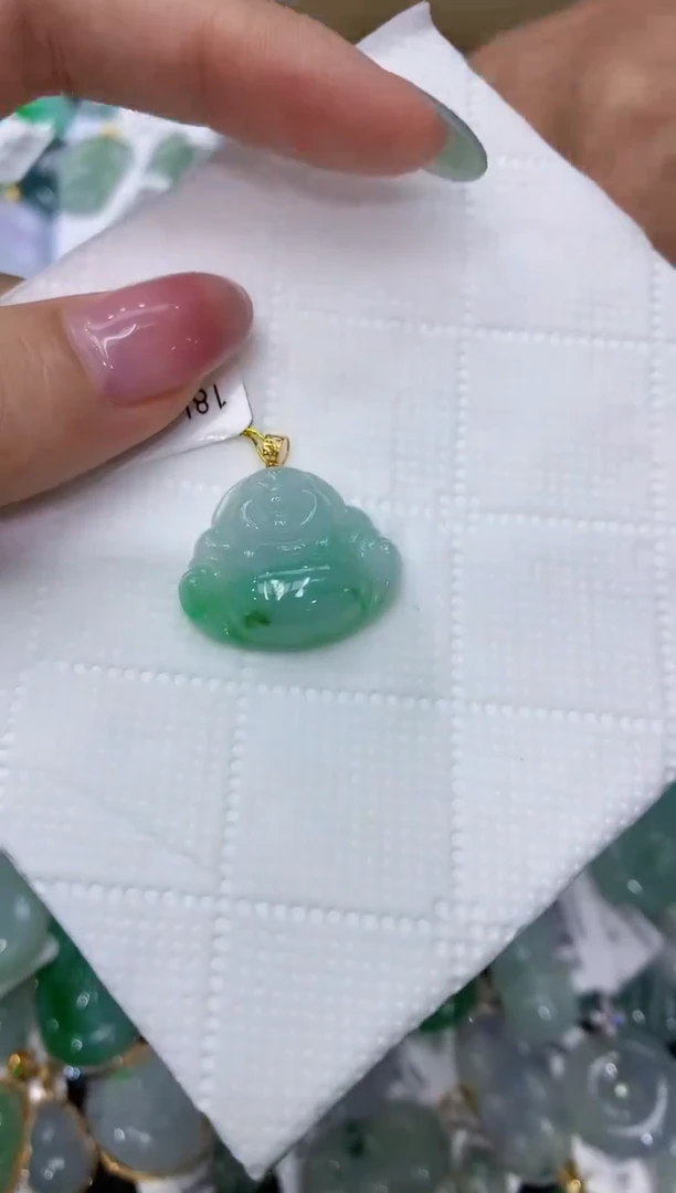 翡翠18K金镶嵌颈饰111111111111