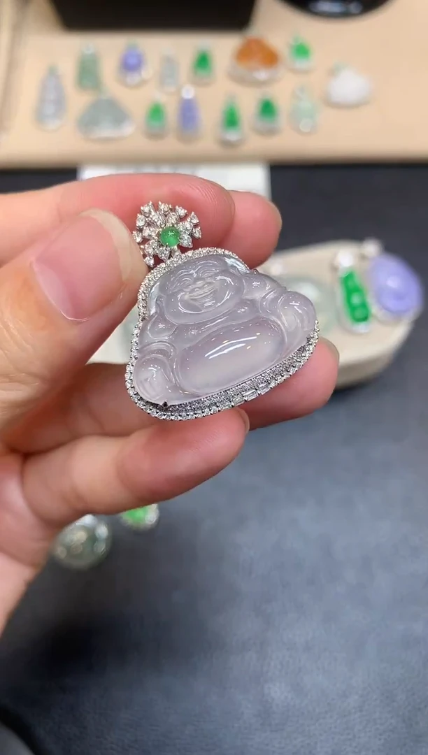 颈饰18K金镶嵌翡翠佛公【无服务费