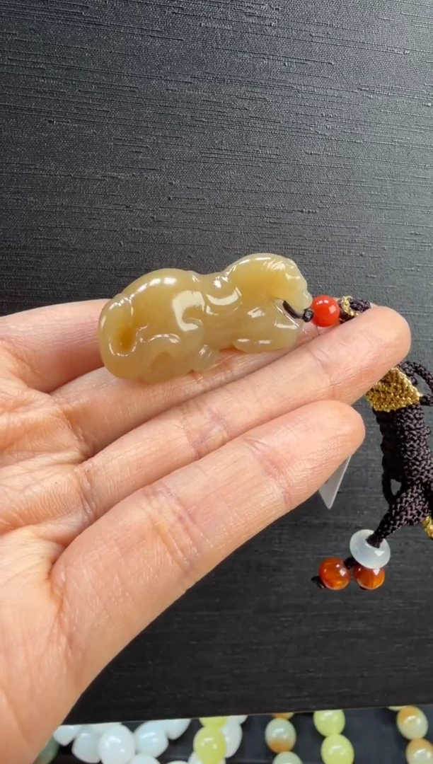 吊坠(赠链)未镶嵌和田玉唐马