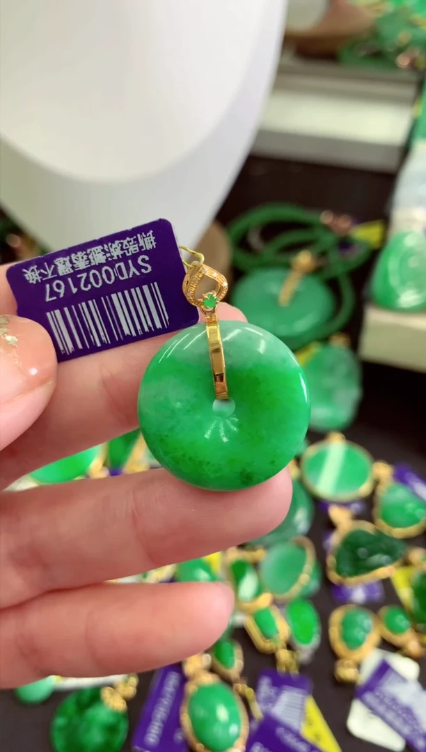 翡翠18K金镶嵌颈饰挂件