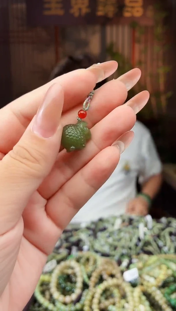 和田玉未镶嵌颈饰拍一发一