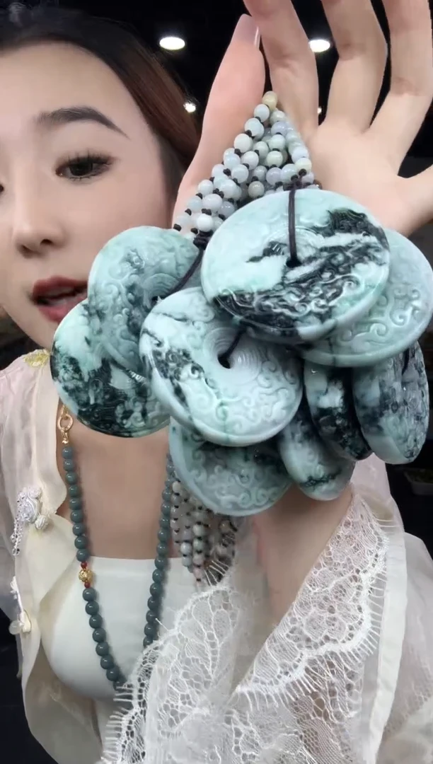 翡翠未镶嵌颈饰翡翠雕刻平安扣【全住链】