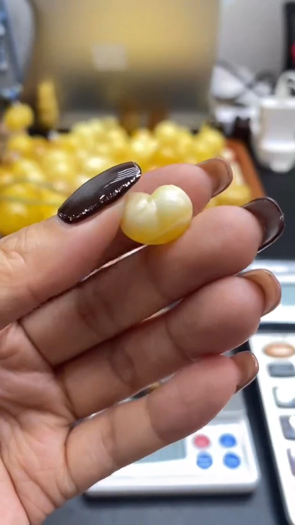 琥珀未镶嵌珠宝奇石153