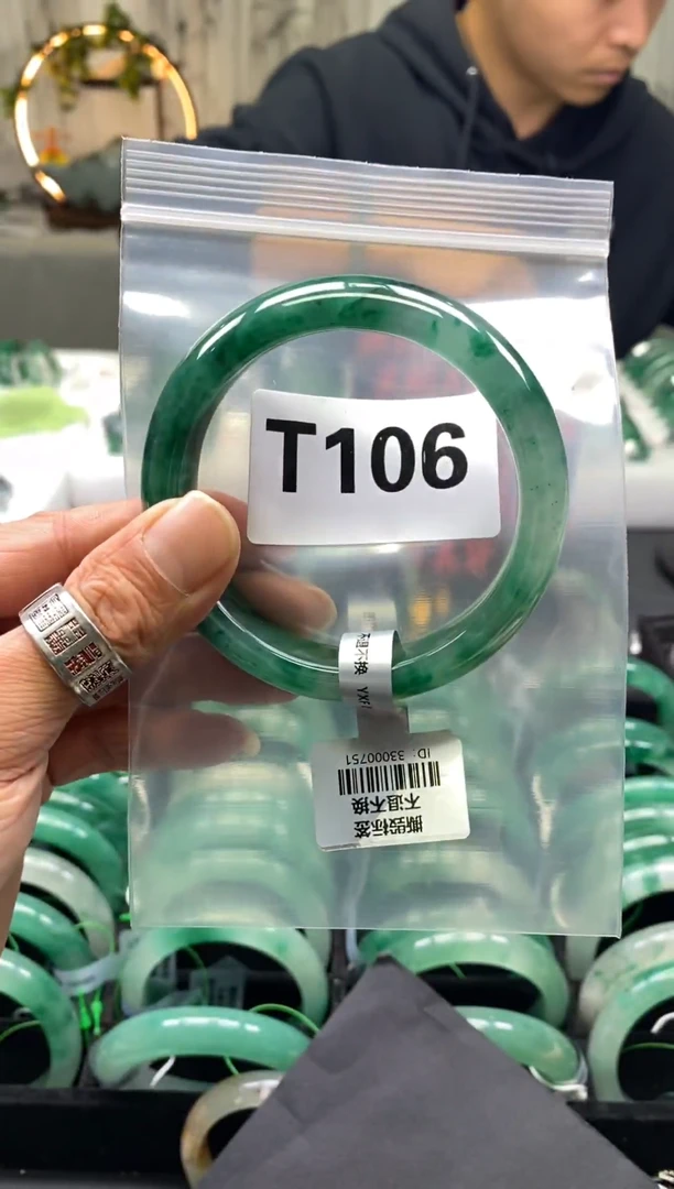 未镶嵌手镯石英质玉（非洲翠）6061圈口T106