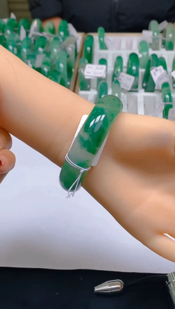 【闪购商品】石英质玉手镯未镶嵌冰美人非洲翠A货，冰种