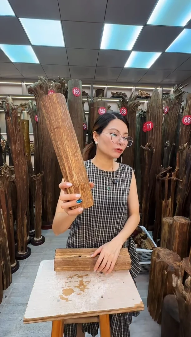 沉香碎屑沉香原料摆件工艺品一百以上带底座沉香