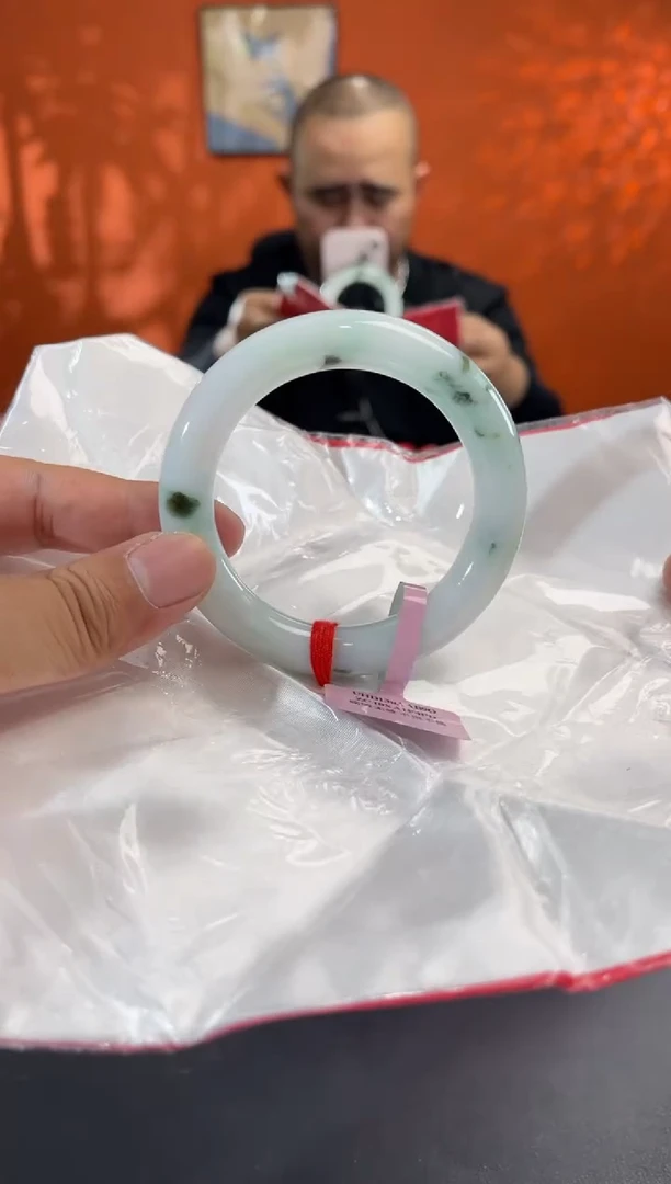 未镶嵌手镯翡翠3        圈口56