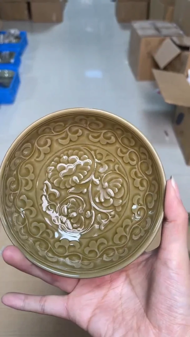 陶瓷姜黄色 秘色小菊纹盘（一个）