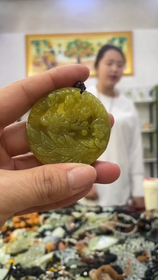 未镶嵌蛇纹石玉挂件