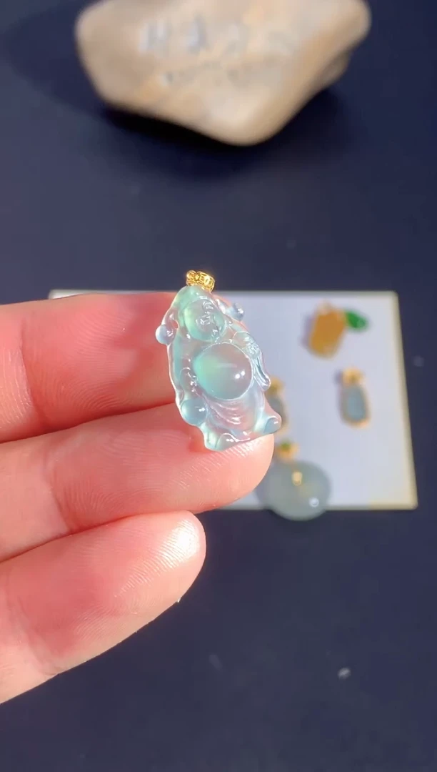 颈饰18K金镶嵌翡翠