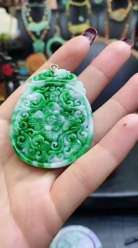 【闪购商品】翡翠颈饰未镶嵌复古牌